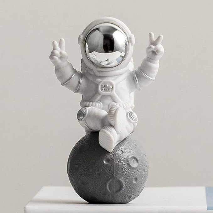 Cute Outer Space Astronaut Figurine Action Figure Toys Statue for Showpiece Home Living Room Decor Office Desktop Decoration Car Dashboard, Kids Birthday Party Gift, Resin
